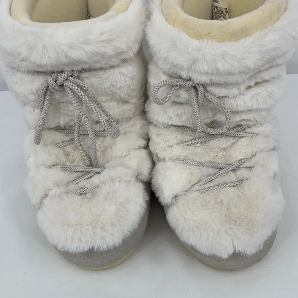 STEVE MADDEN PLATFORM Cozy White and Cream Women's Winter Boots SIZE 6/7